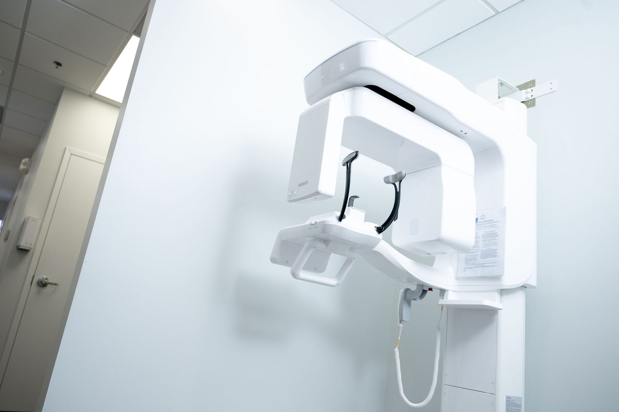 Panoramic X-ray machine used to plan a dental bridge